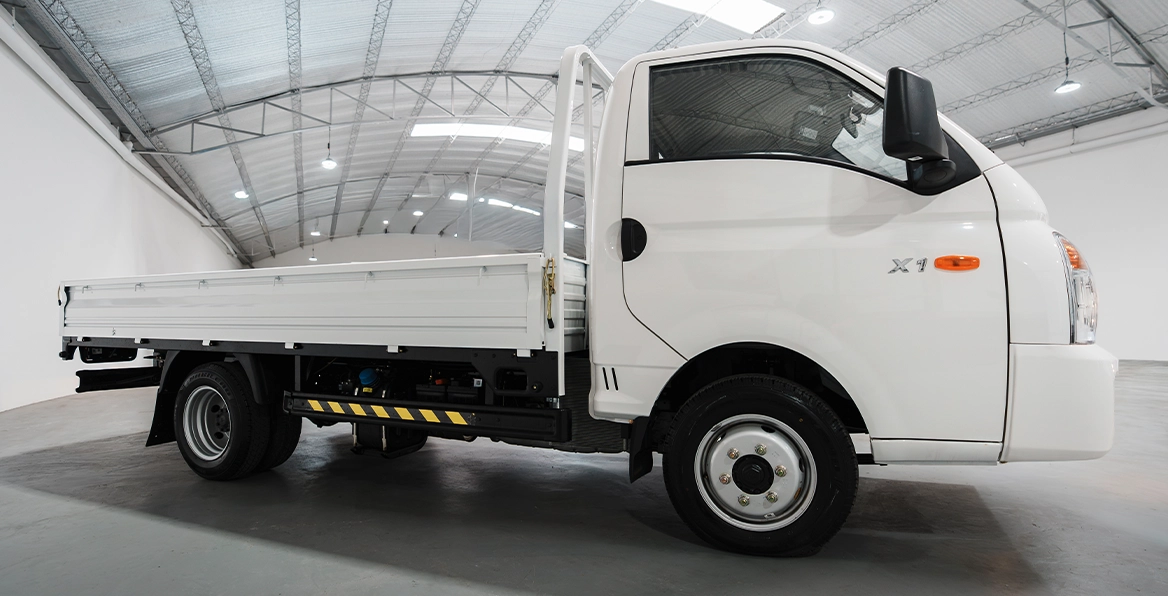 Camion KAMA X1 blanco - vista 3