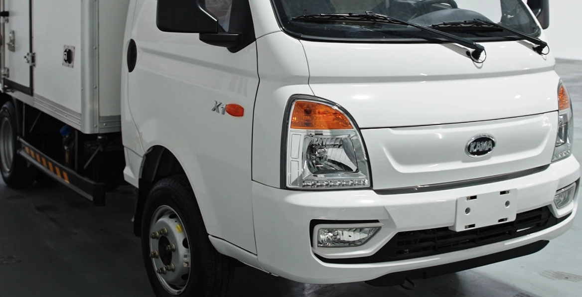 Camion KAMA X1 Box Refrigerado - vista 2
